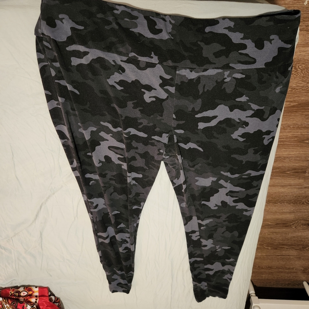 Terra & Sky Women's Full Length High Rise Camouflage Leggings